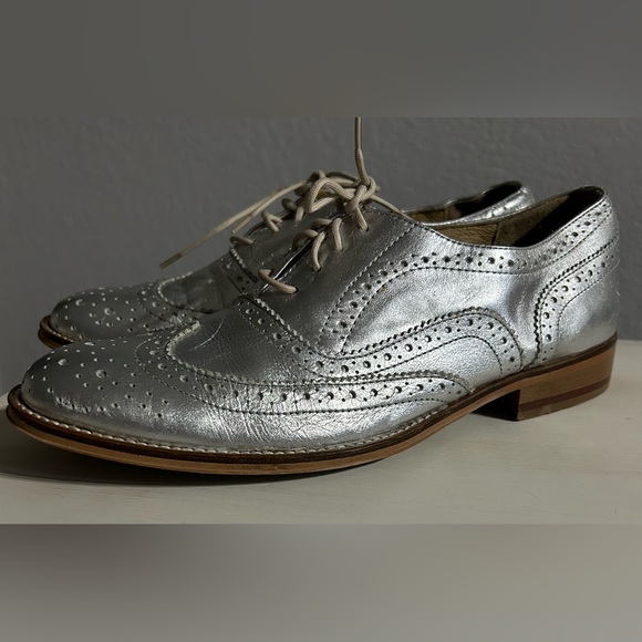 Steve Madden Shoes - Steve Madden metallic silver wing tip loafers, tie up, women’s size 10.
